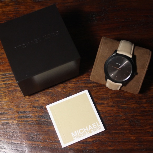 Michael Kors Slim Runway Black Dial Watch - Picture 5 of 5